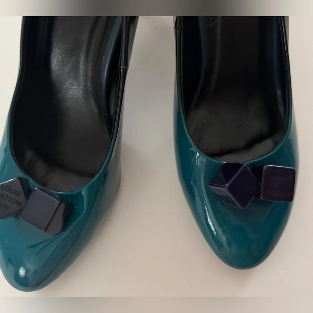 Louis Vuitton navy blue Heels Size 8 - Picture 5 of 12